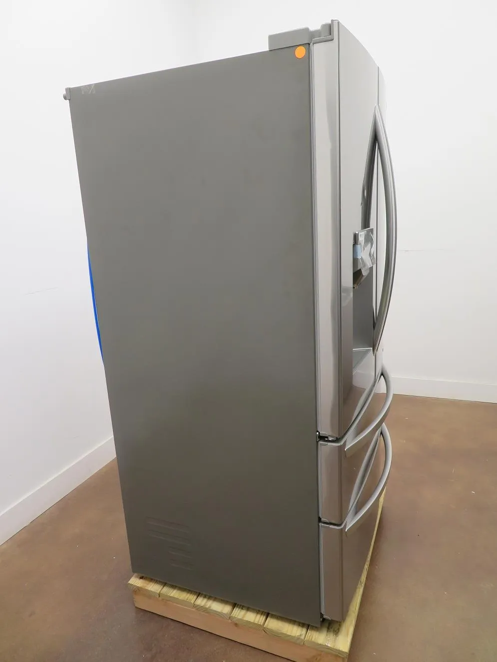 LG LMXS28626S 36" 4Door French Door Refrigerator 27.8 cu.ft Capacity Pictures