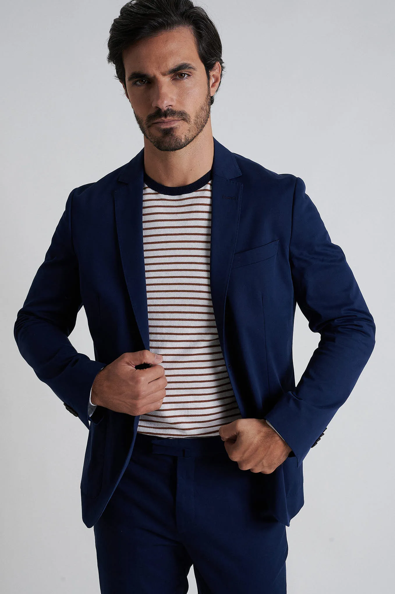 Slim fit cotton stretch comfort suit shirt jacket construction
